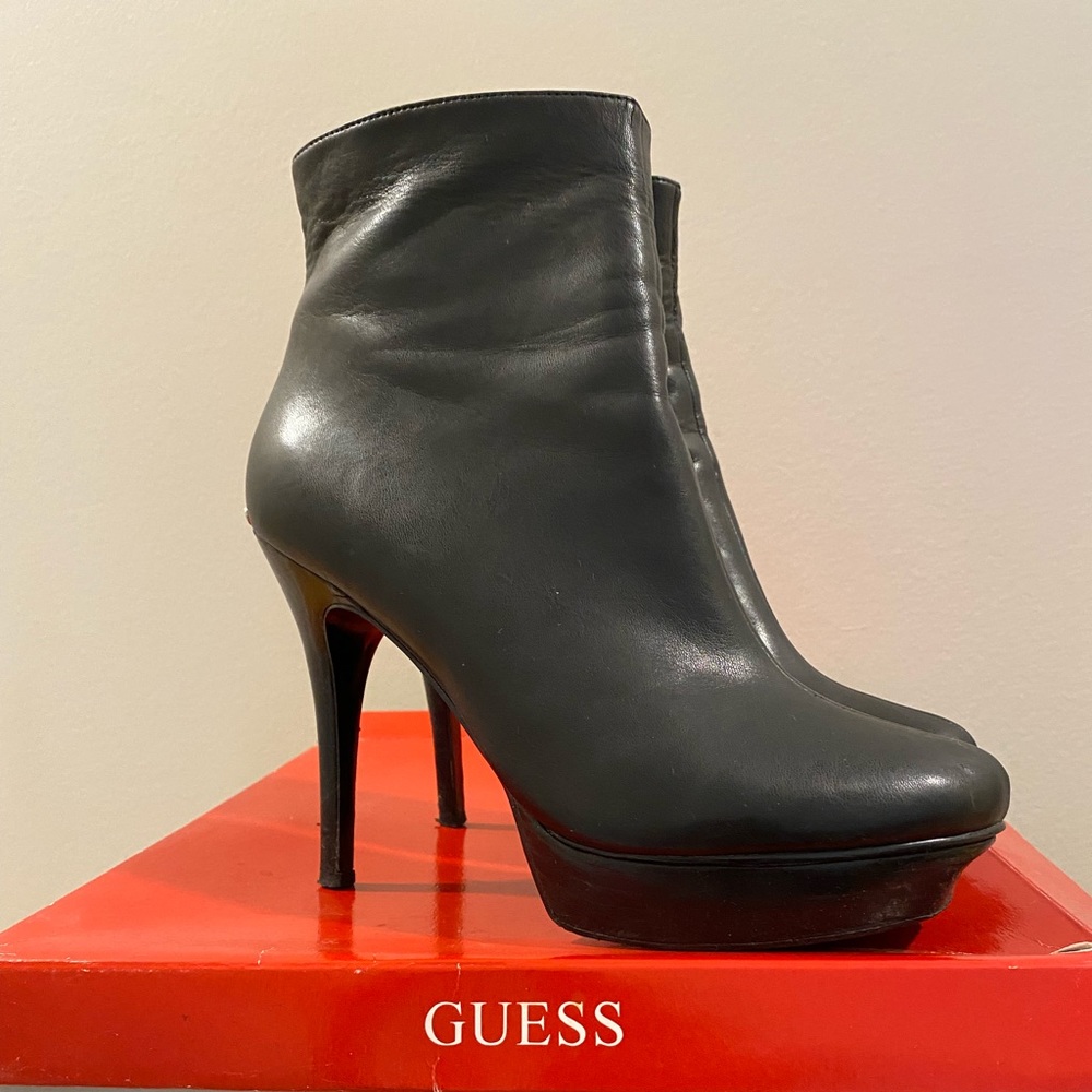 Women’s Guess Boots Size 8